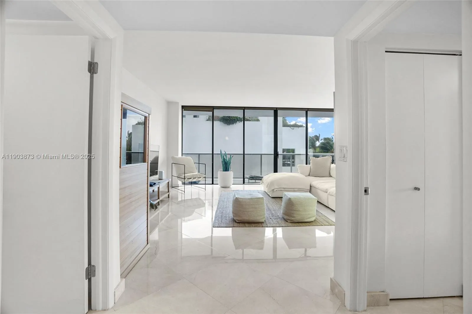 20281 E Country Club Dr, #M1