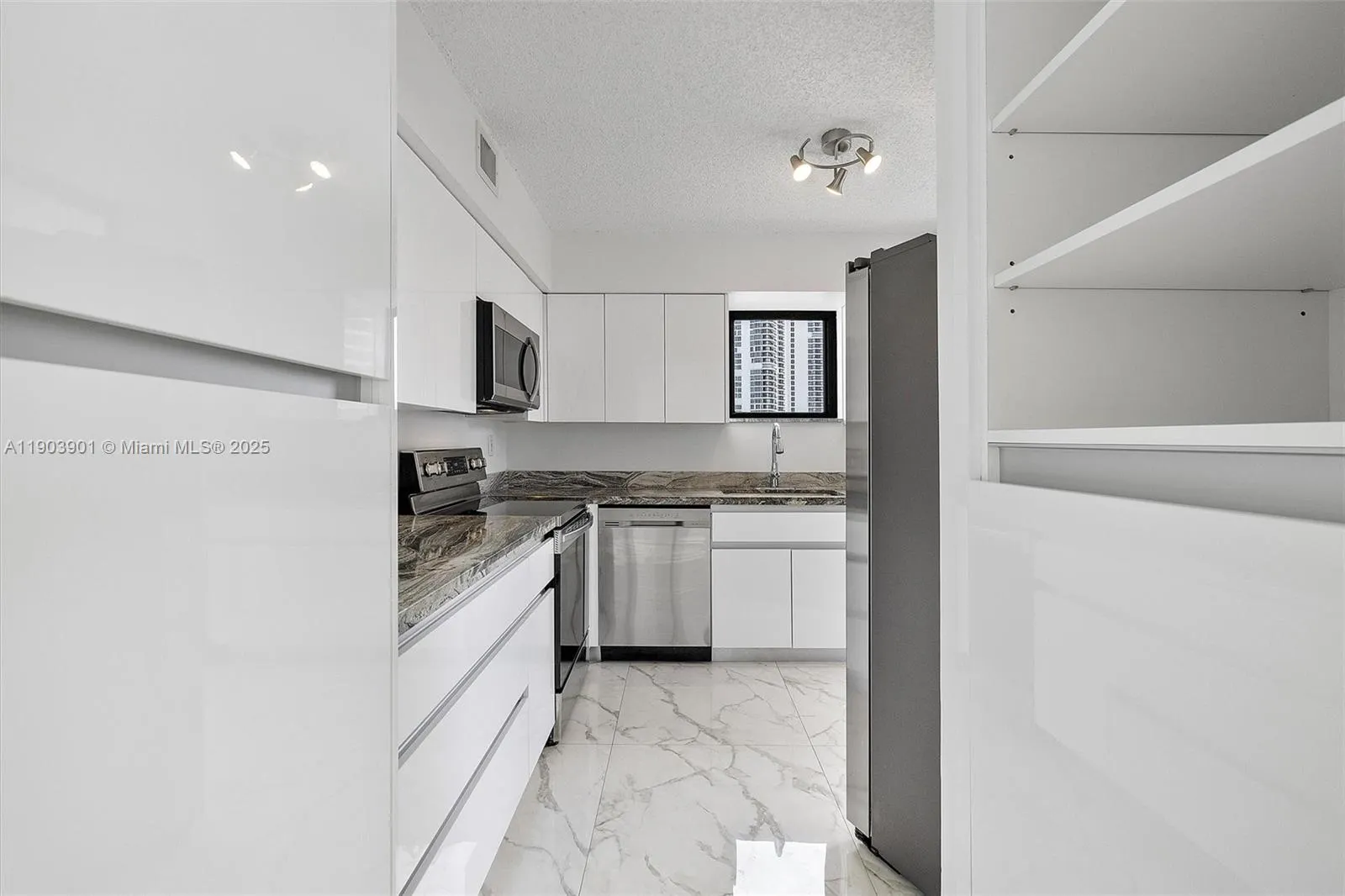 3300 NE 192nd St, #813