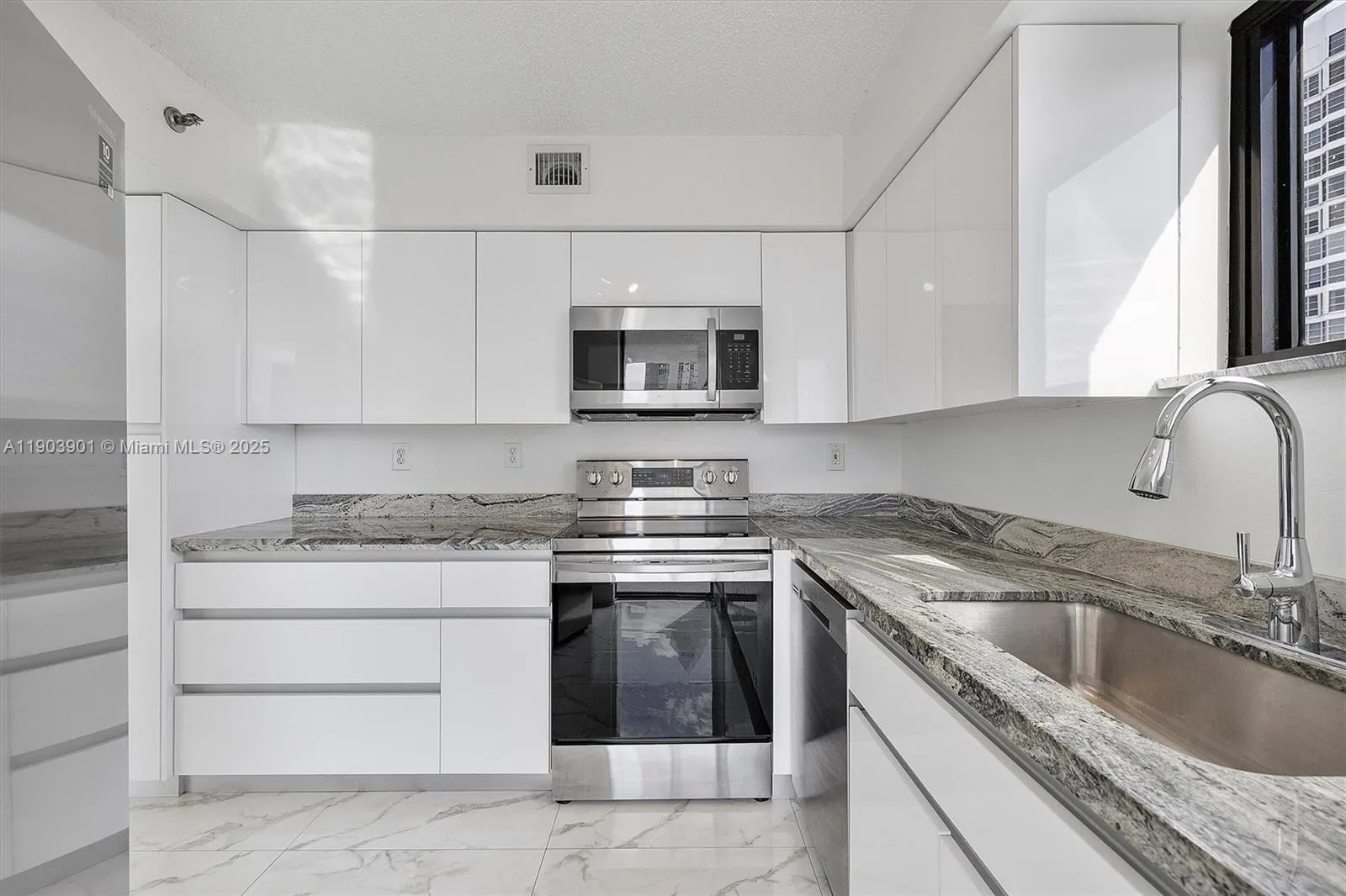 3300 NE 192nd St, #813