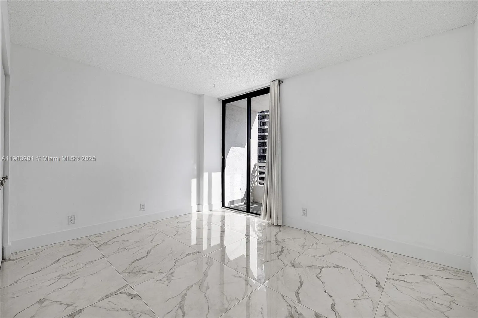 3300 NE 192nd St, #813