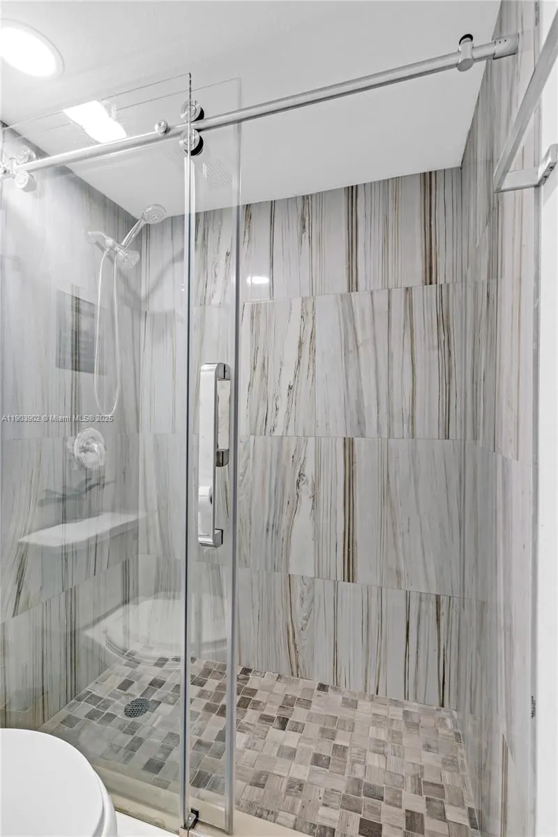 455 Paradise Isle Blvd, #106