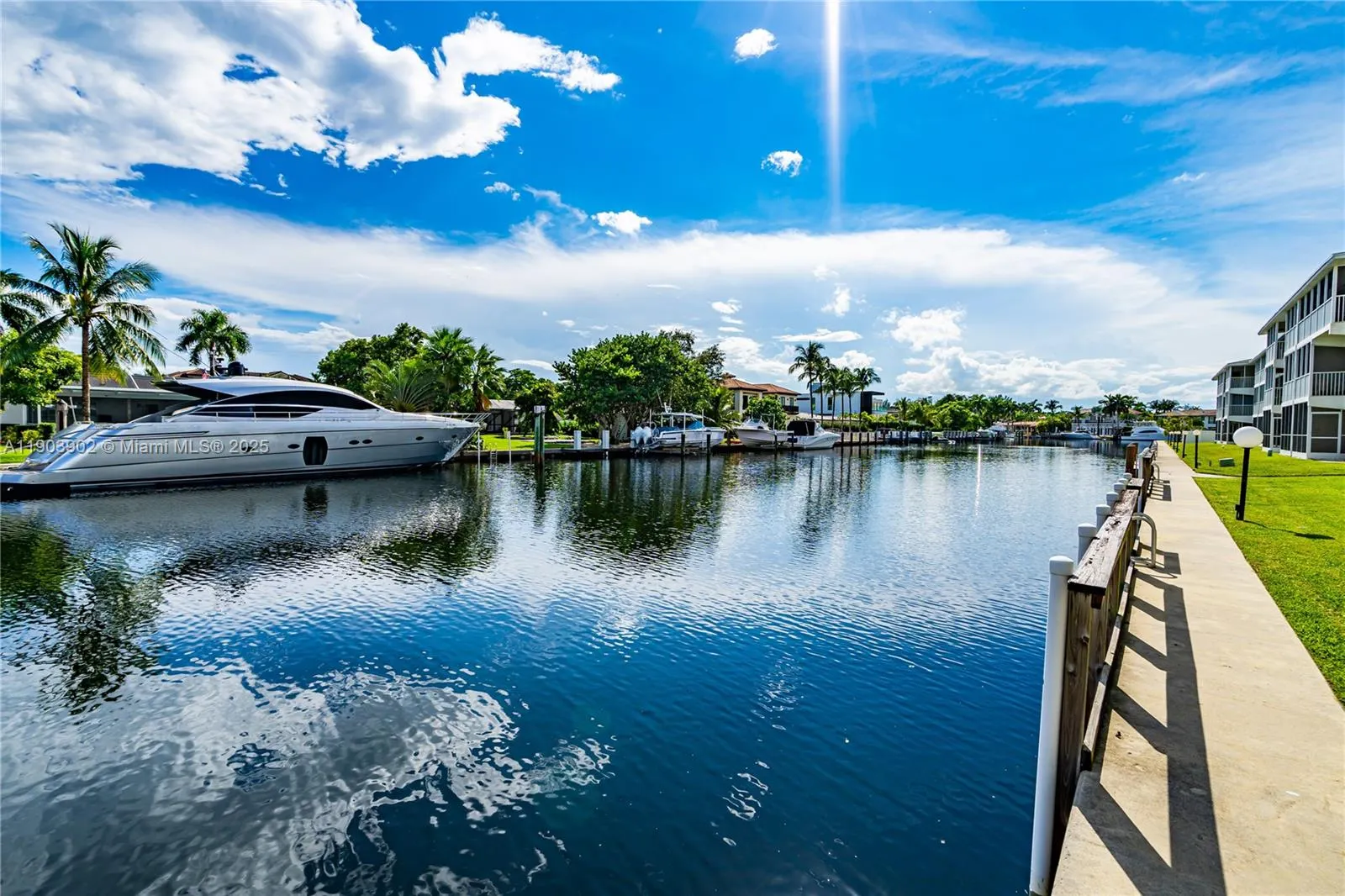 455 Paradise Isle Blvd, #106