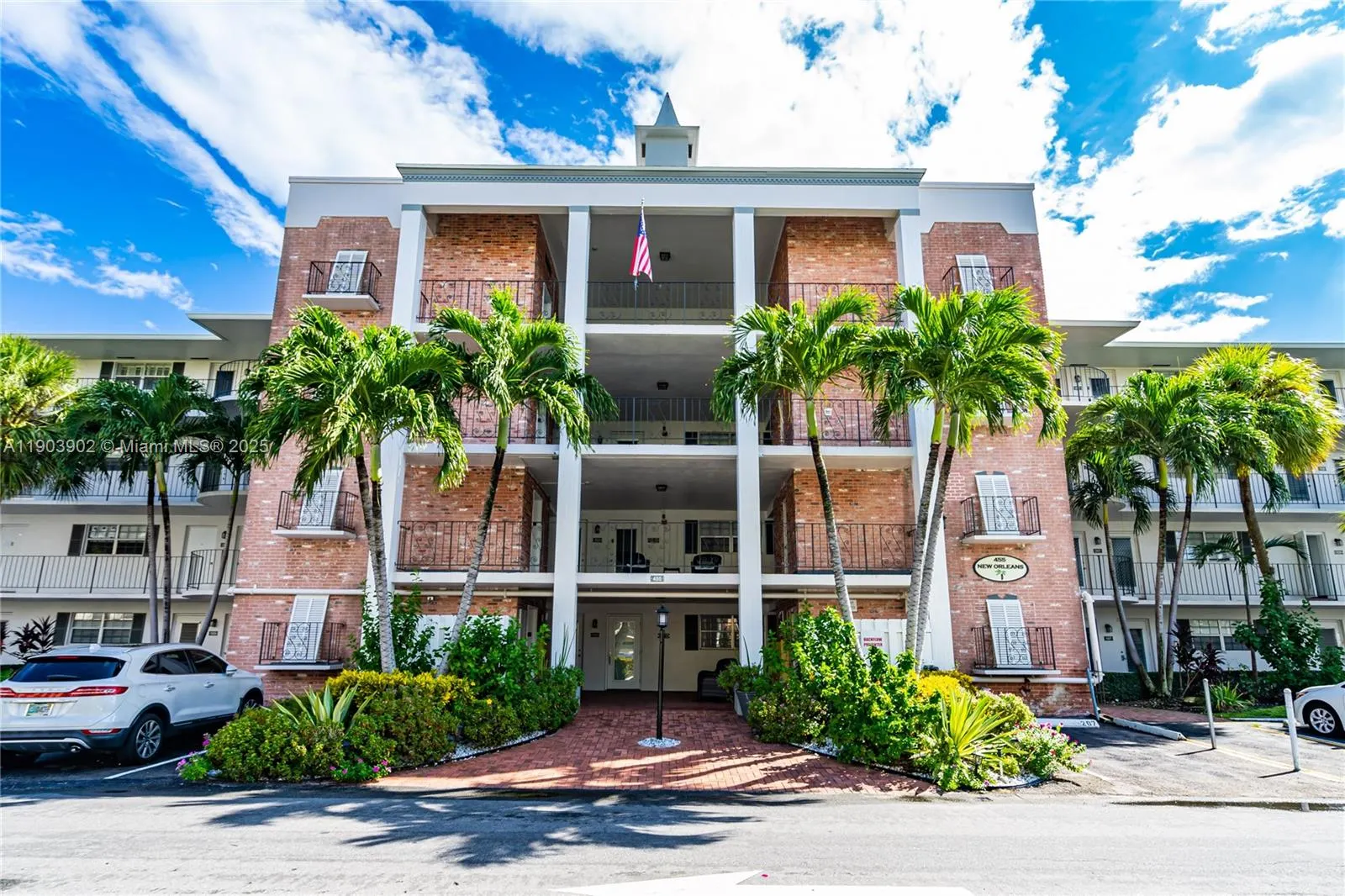 455 Paradise Isle Blvd, #106