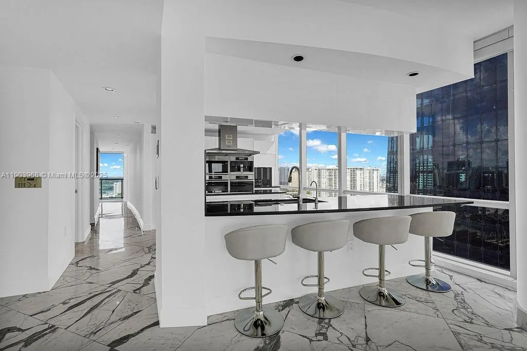 17121 Collins Ave, #1808