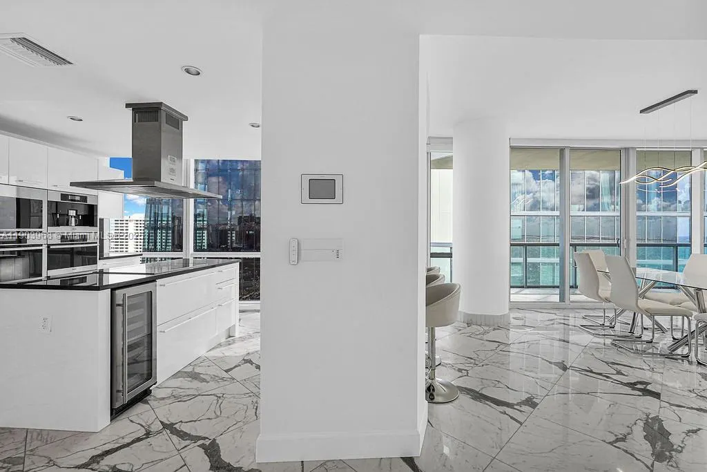 17121 Collins Ave, #1808