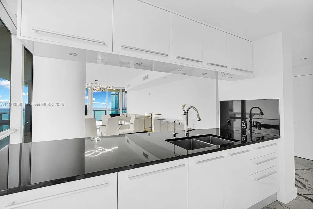 17121 Collins Ave, #1808