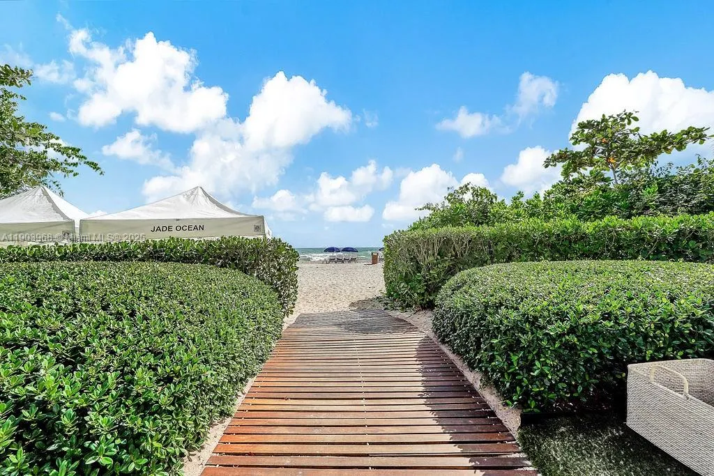 17121 Collins Ave, #1808