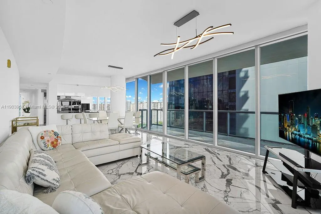 17121 Collins Ave, #1808