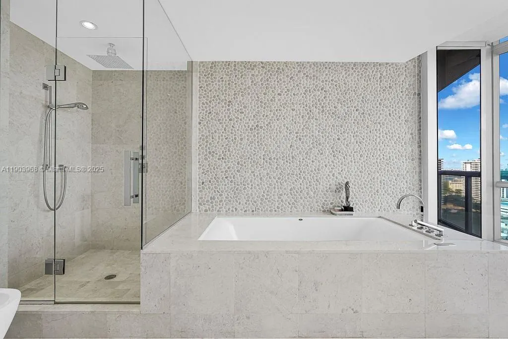 17121 Collins Ave, #1808