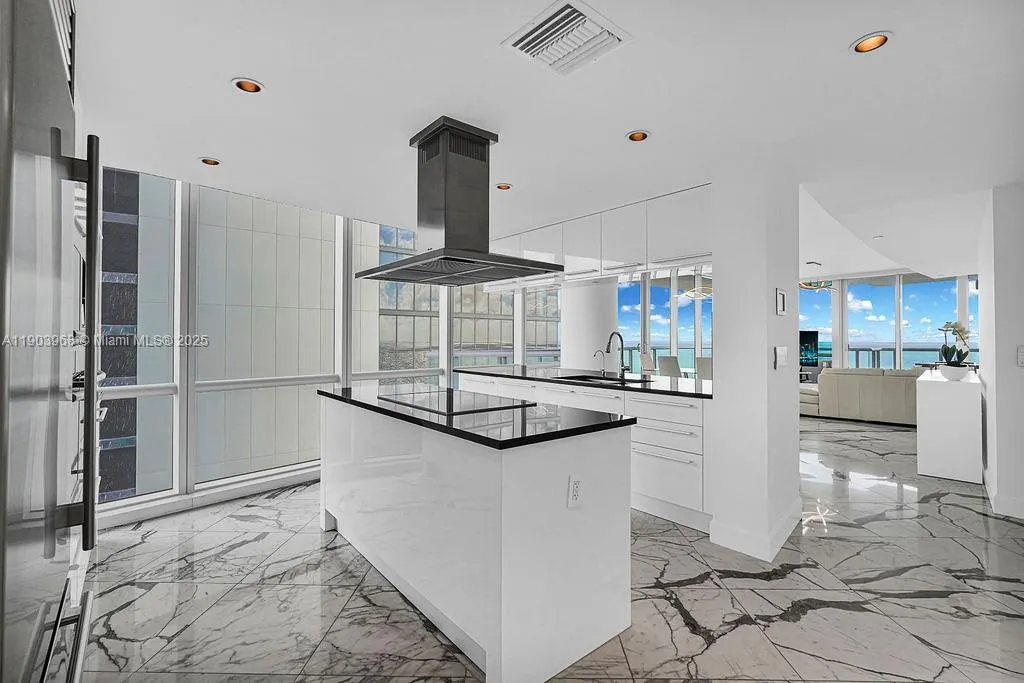 17121 Collins Ave, #1808