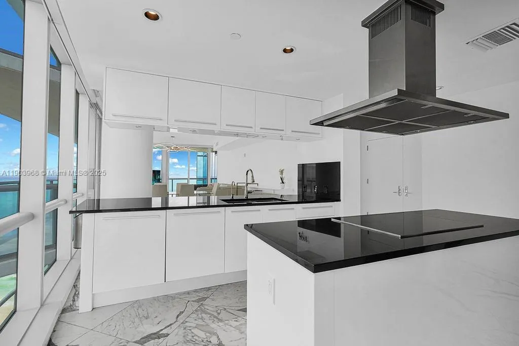 17121 Collins Ave, #1808