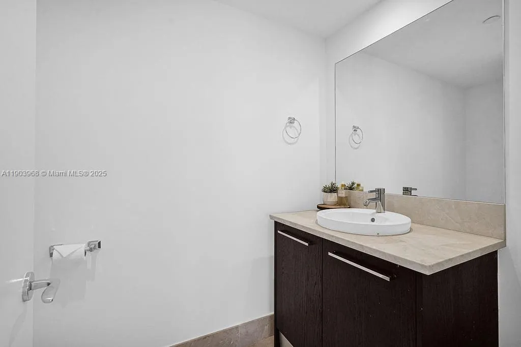 17121 Collins Ave, #1808