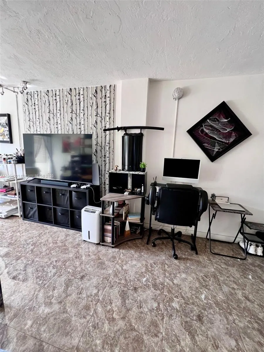 1300 Lincoln Rd, #D604