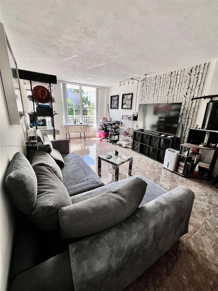 1300 Lincoln Rd, #D604