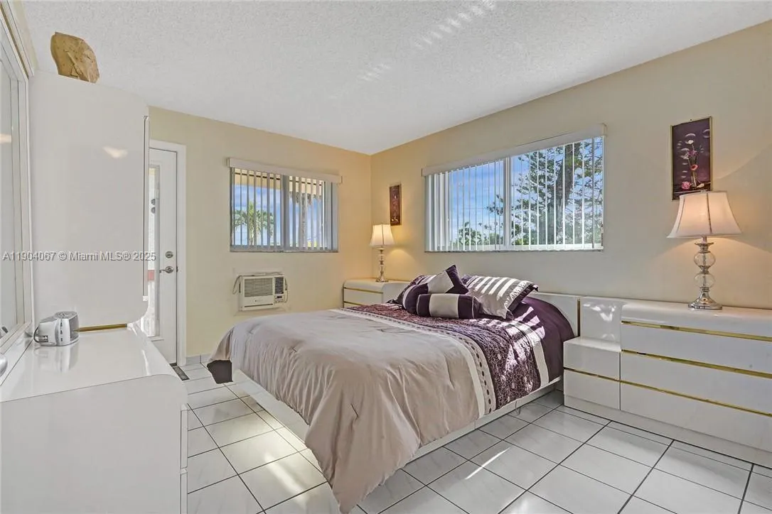 1015 SW 11th Ave, #11K