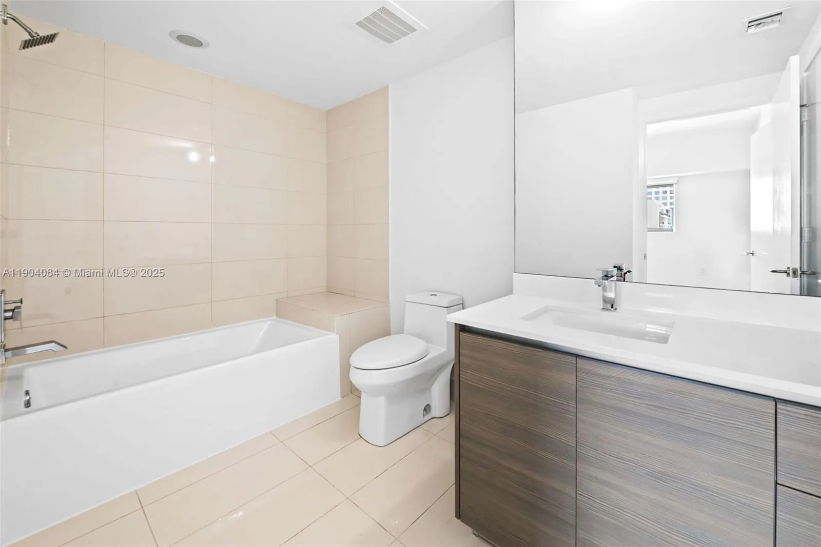 460 NE 28th St, #505