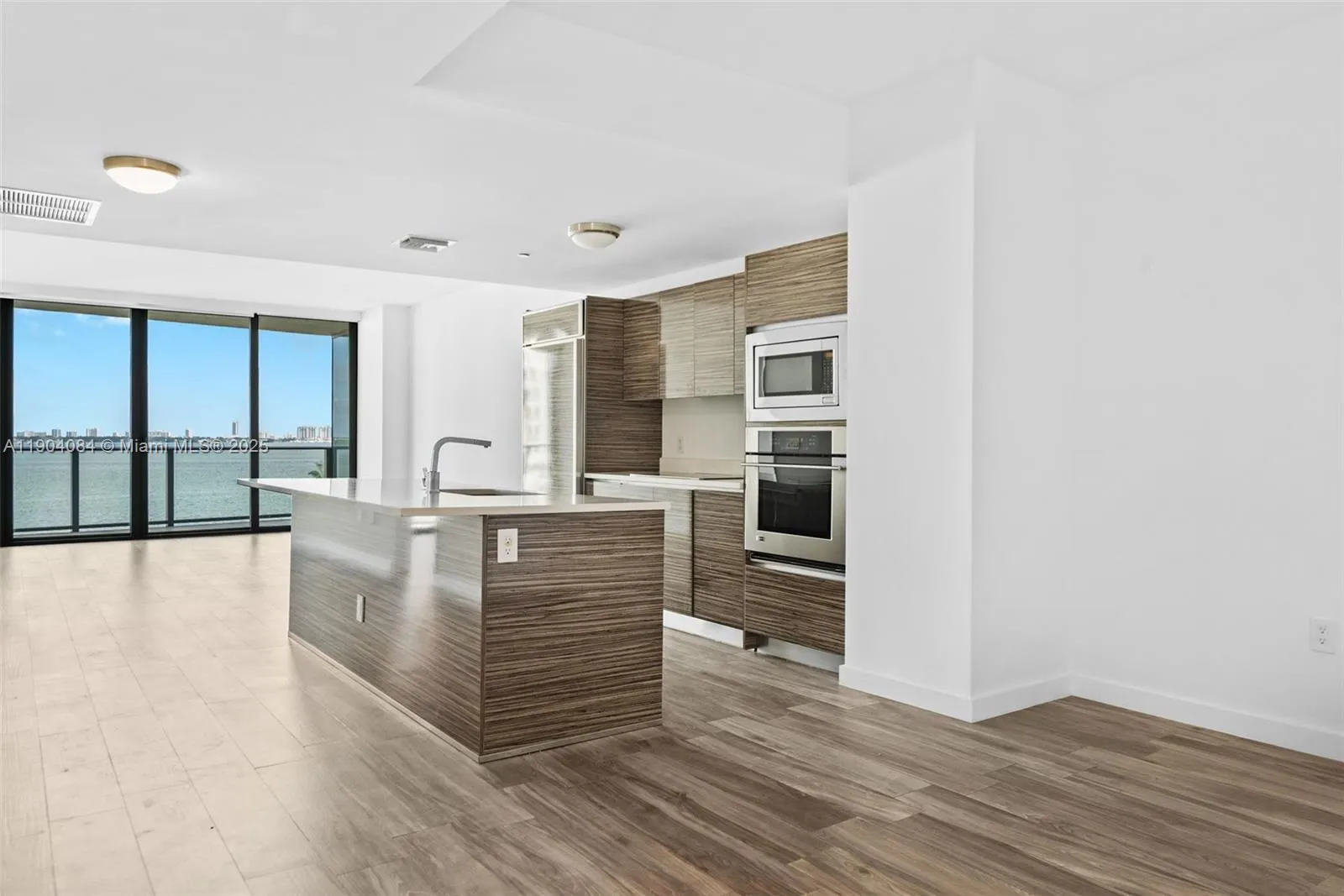 460 NE 28th St, #505