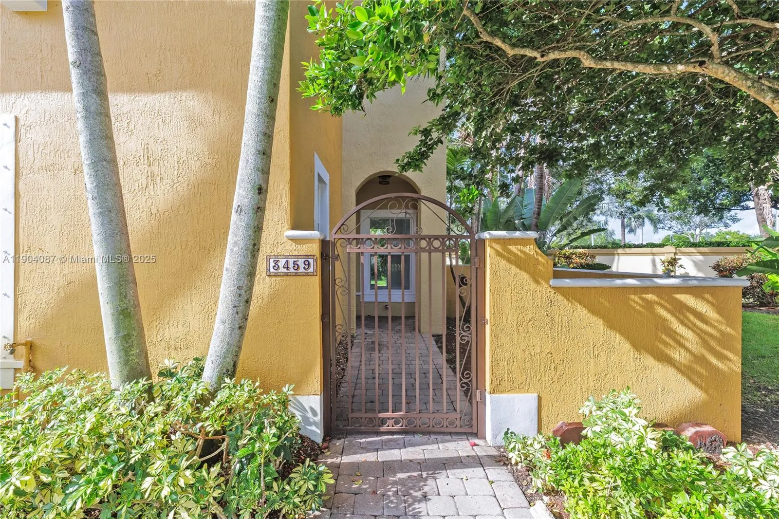 3459 Merrick Ln, #501