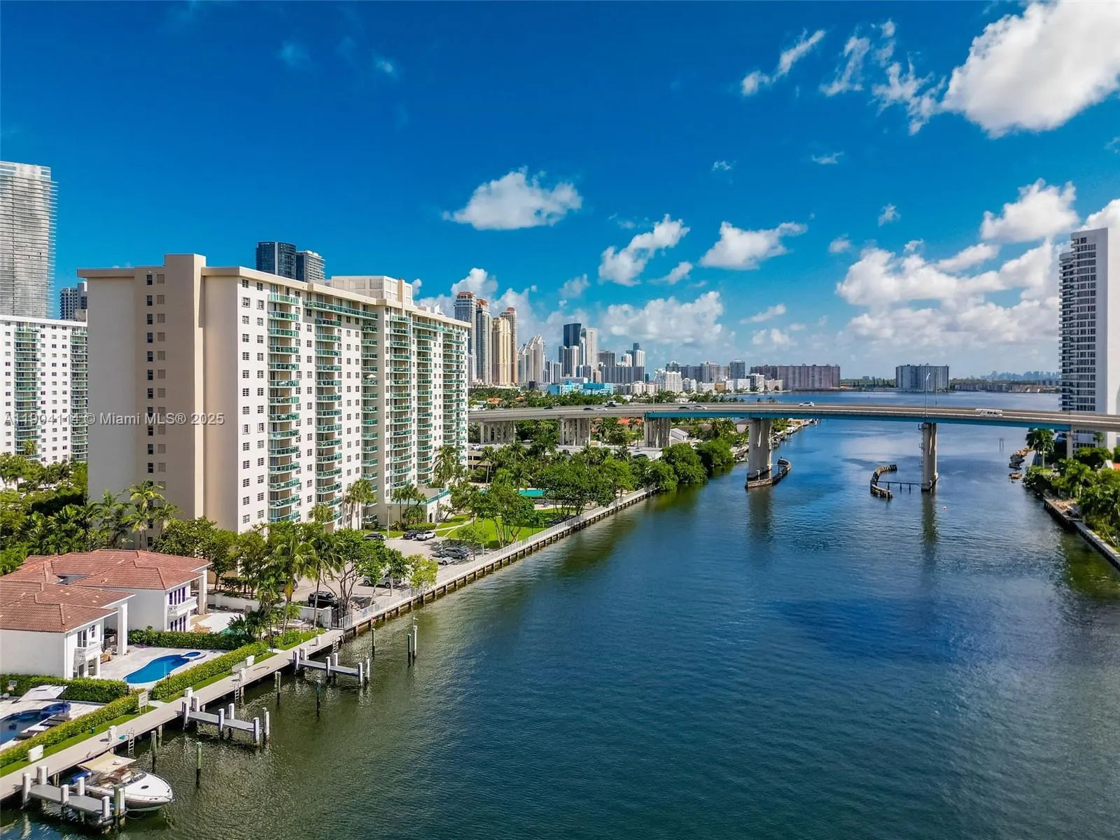 19390 Collins Ave, #209