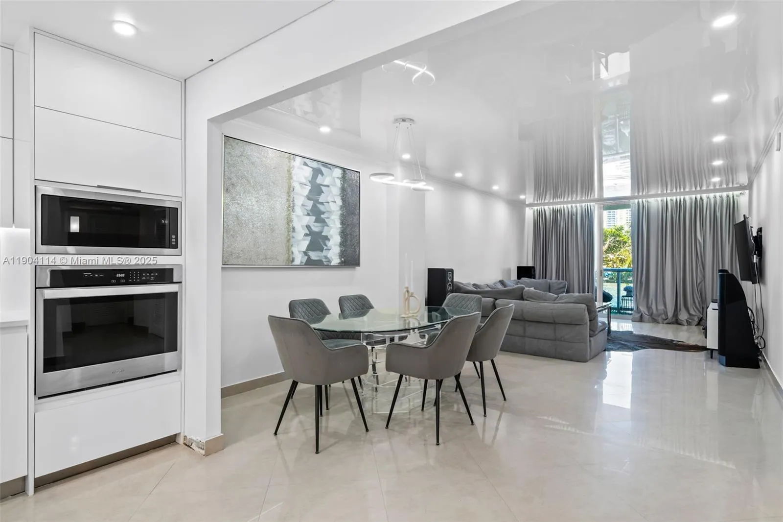 19390 Collins Ave, #209