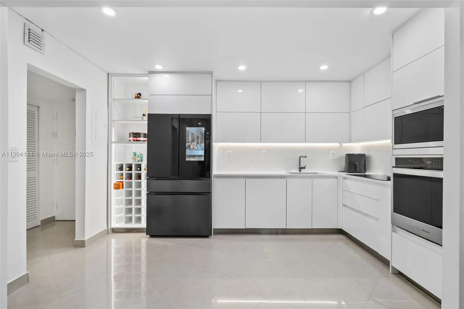 19390 Collins Ave, #209