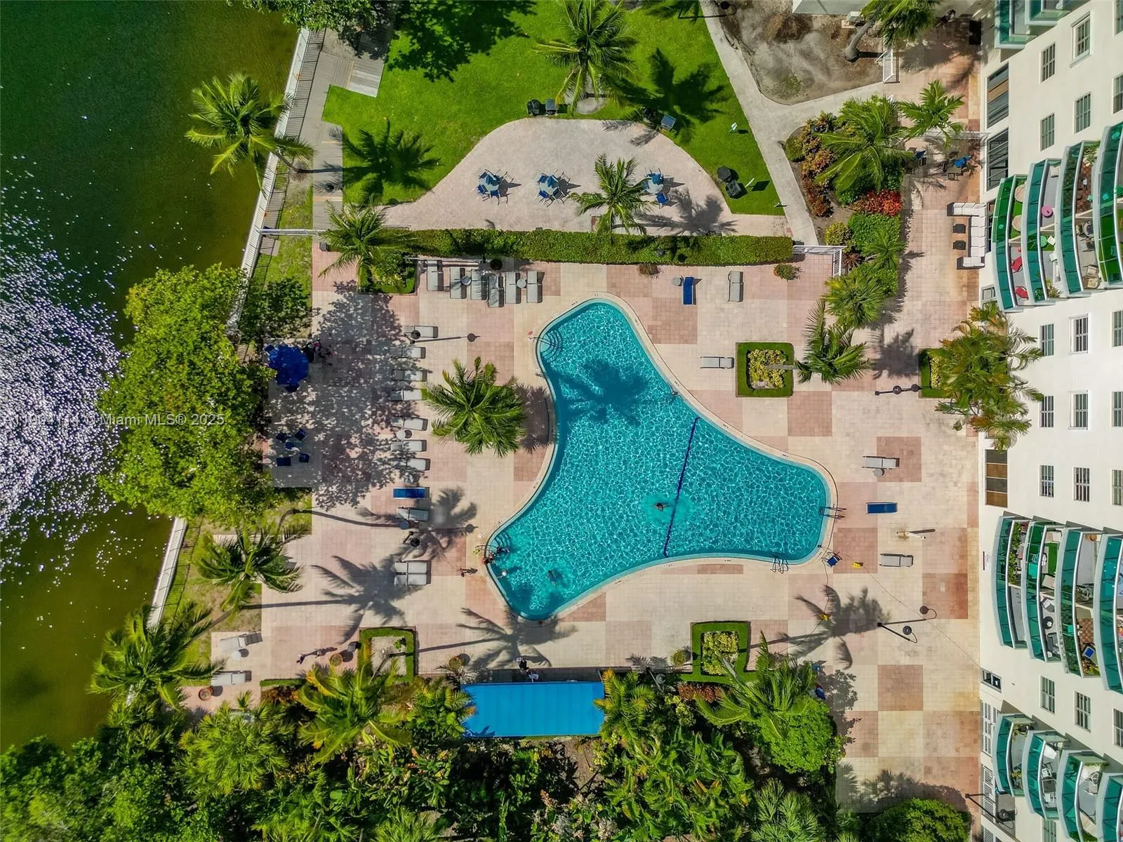 19390 Collins Ave, #209