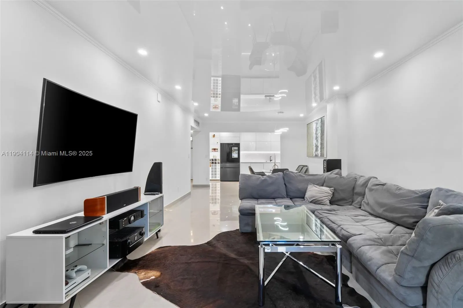 19390 Collins Ave, #209