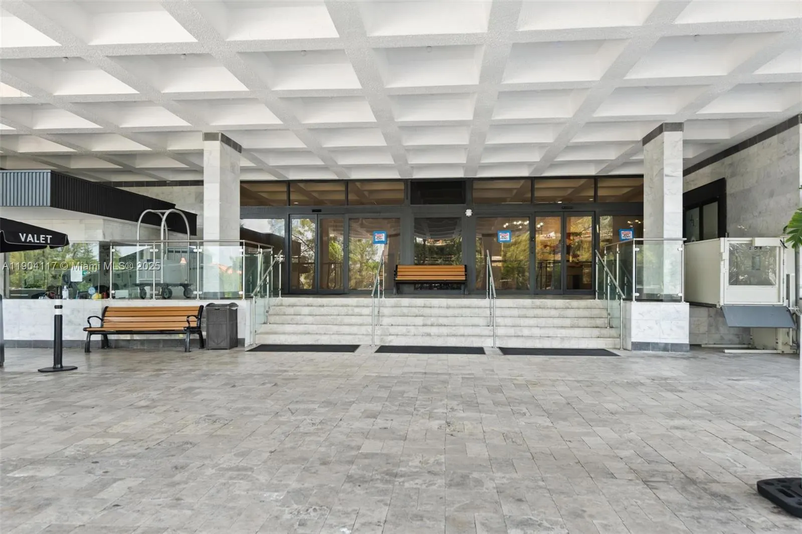 4101 Pine Tree Dr, #707