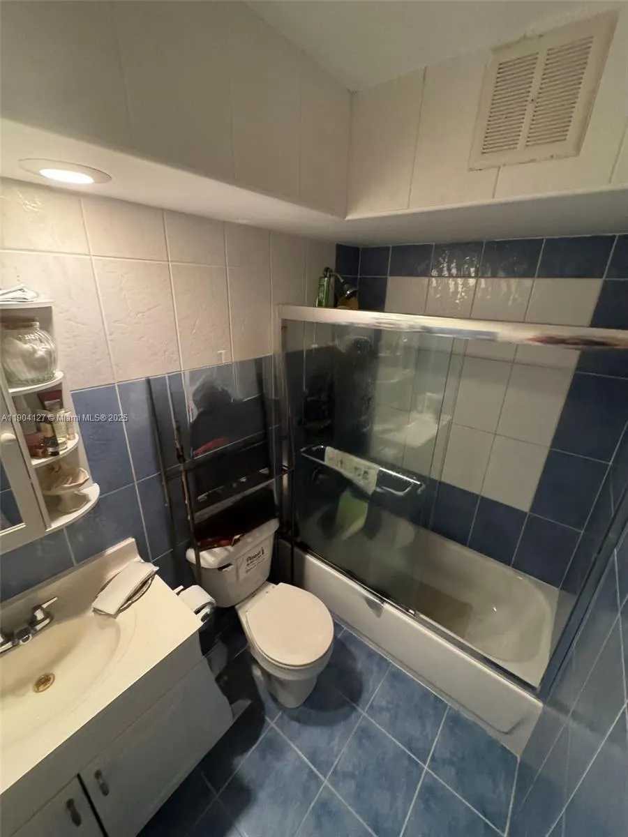 270 SE Layne Blvd, #212