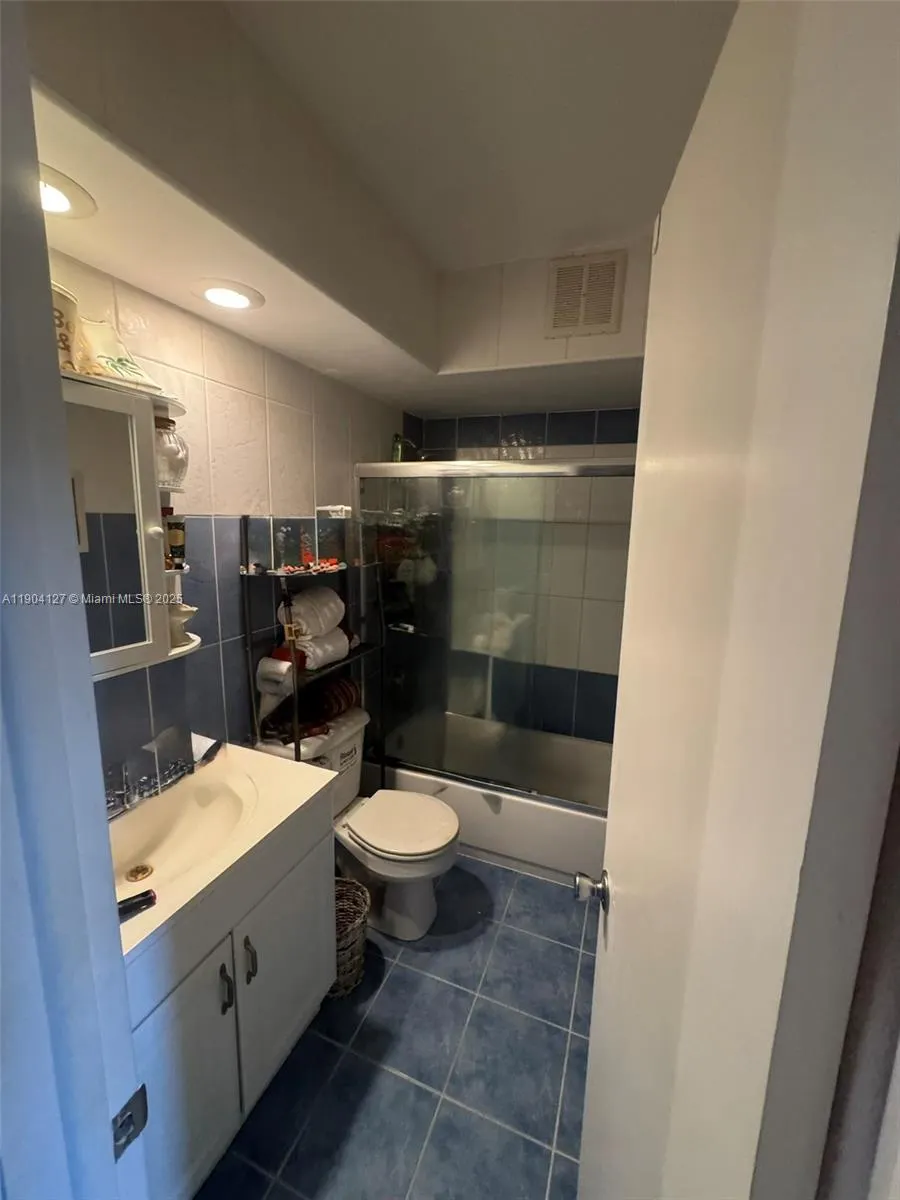 270 SE Layne Blvd, #212