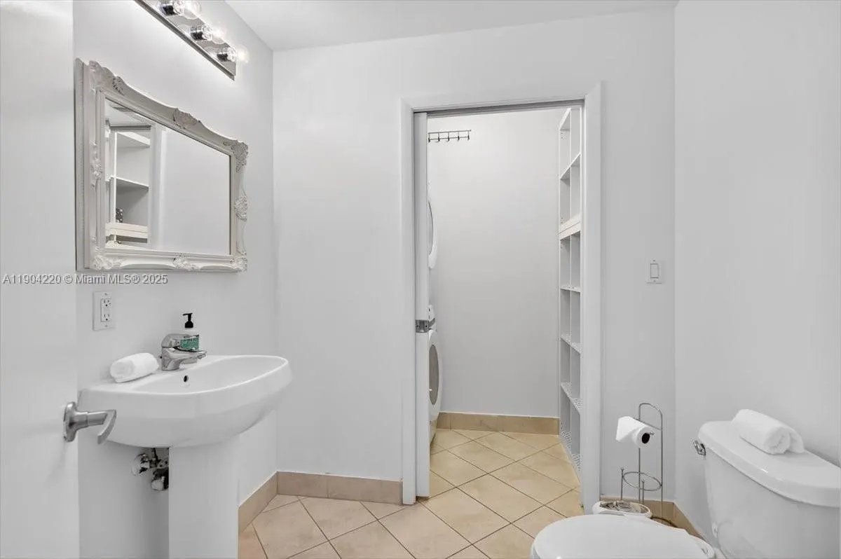 1900 N Bayshore Dr, #1518