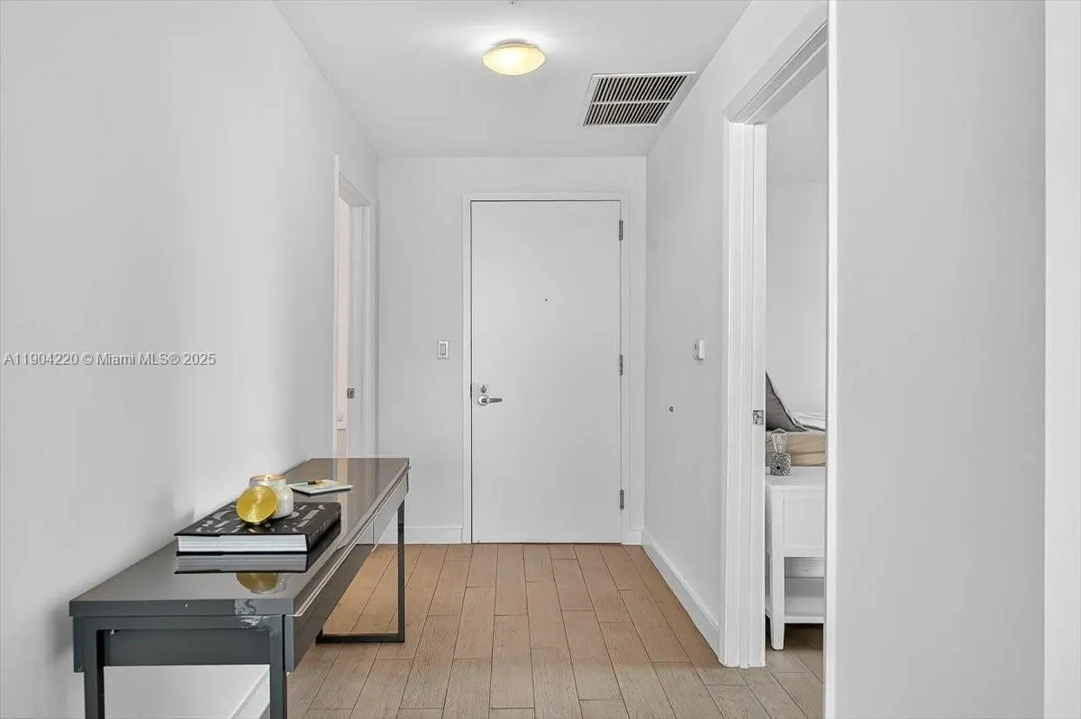 1900 N Bayshore Dr, #1518