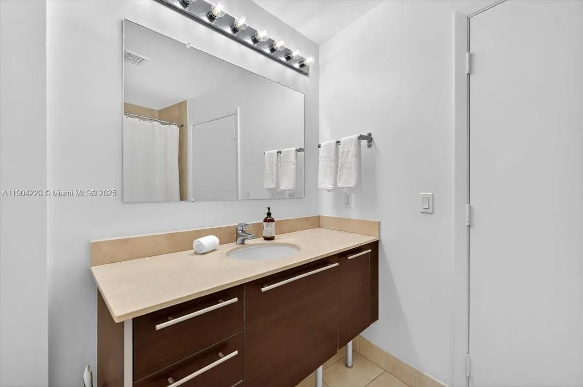 1900 N Bayshore Dr, #1518