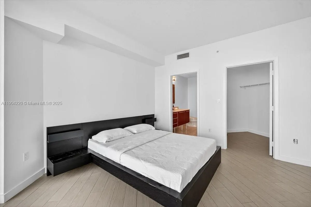 1900 N Bayshore Dr, #1518