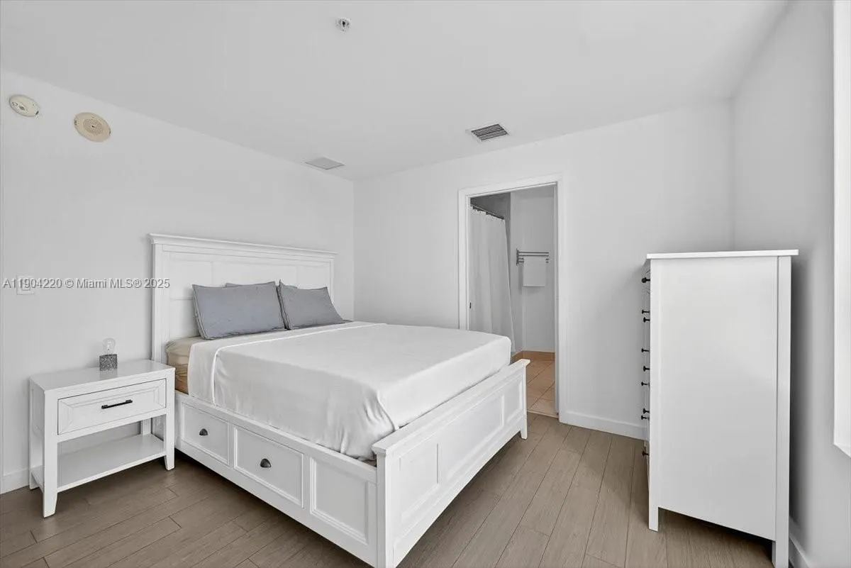 1900 N Bayshore Dr, #1518