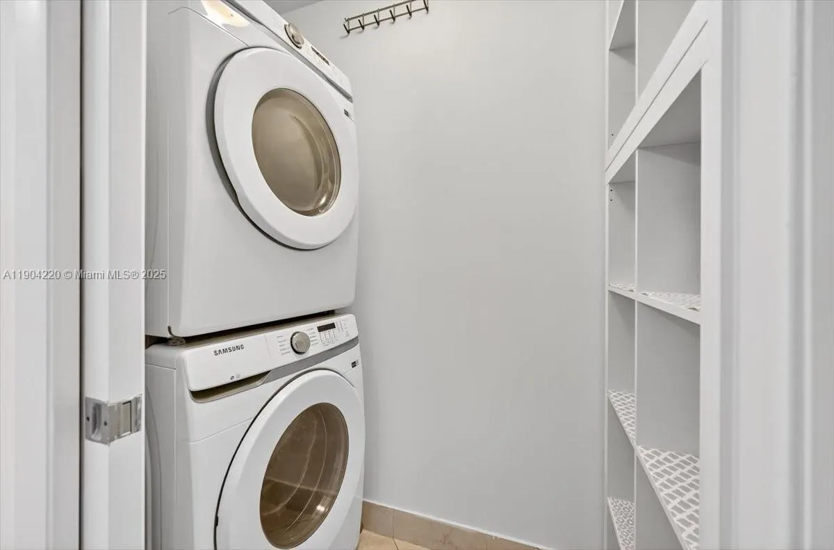 1900 N Bayshore Dr, #1518