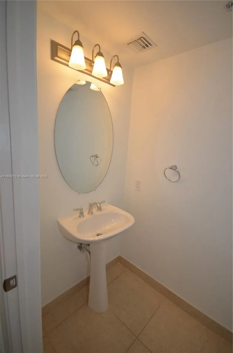 400 N Federal Hwy, #302N