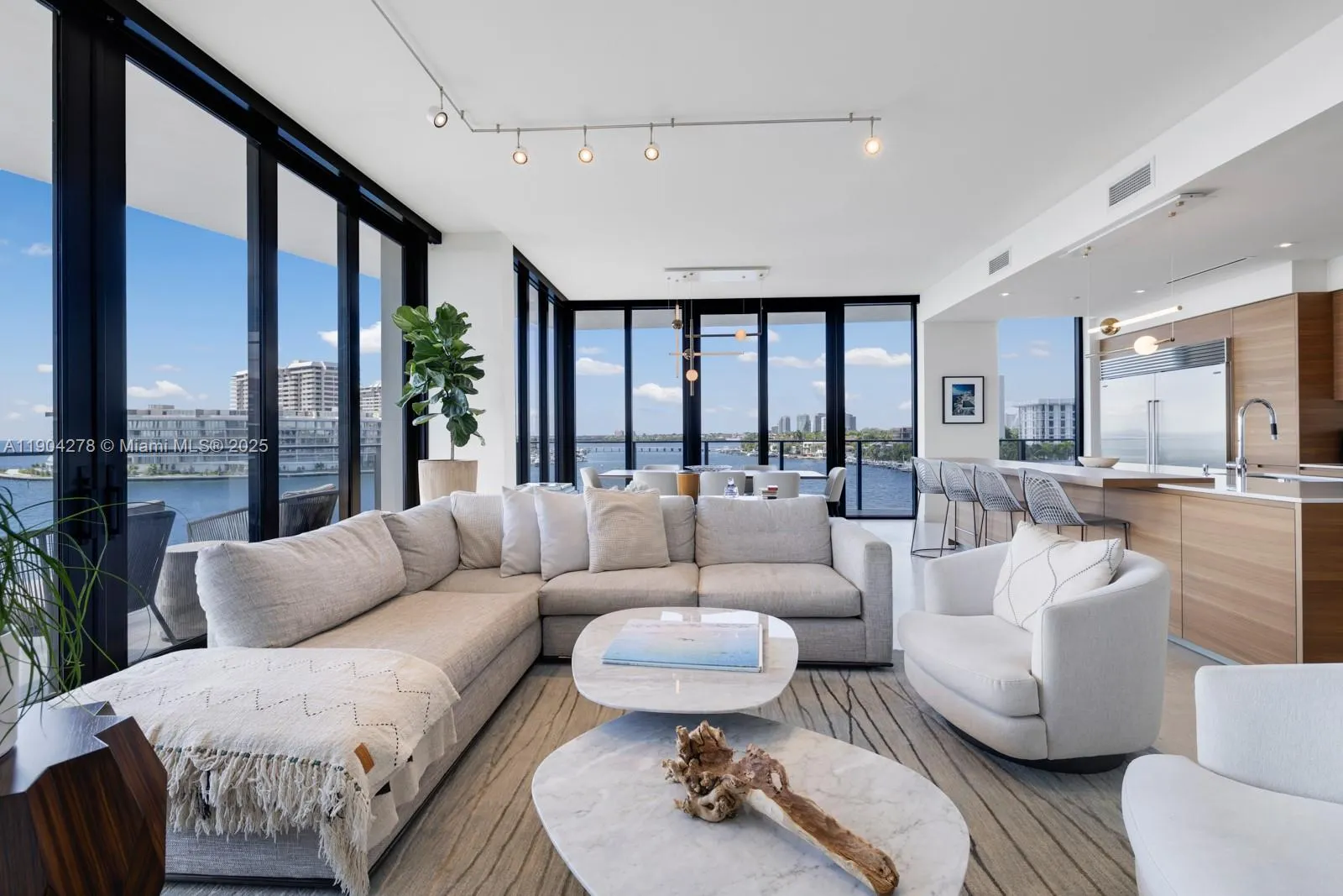 3581 E Glencoe St, #501