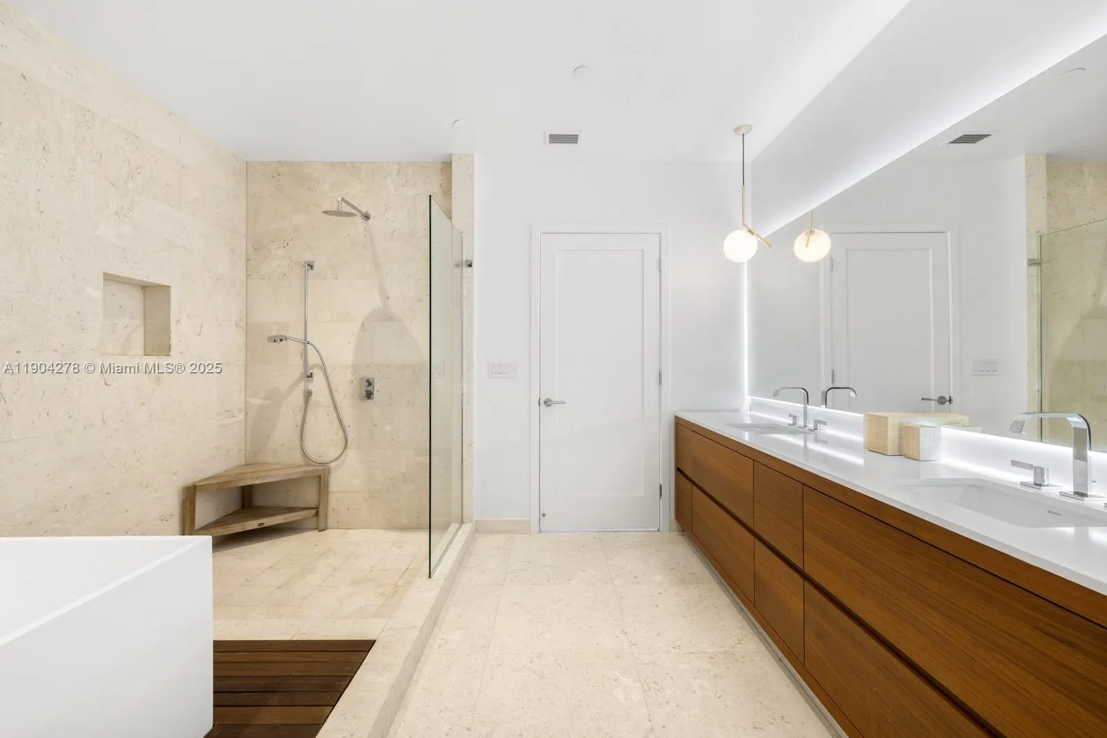 3581 E Glencoe St, #501