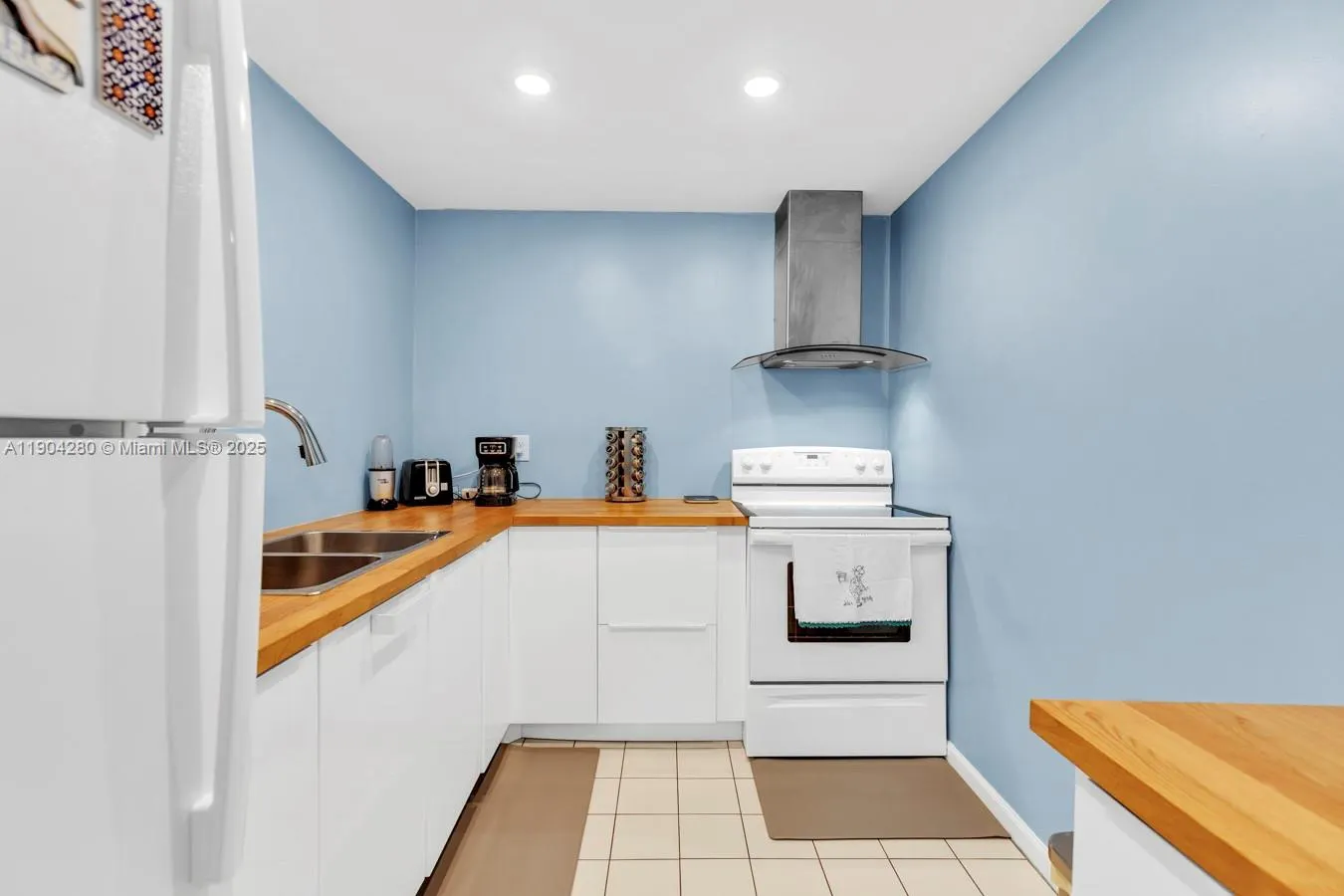 6207 Bay Club Dr, #3