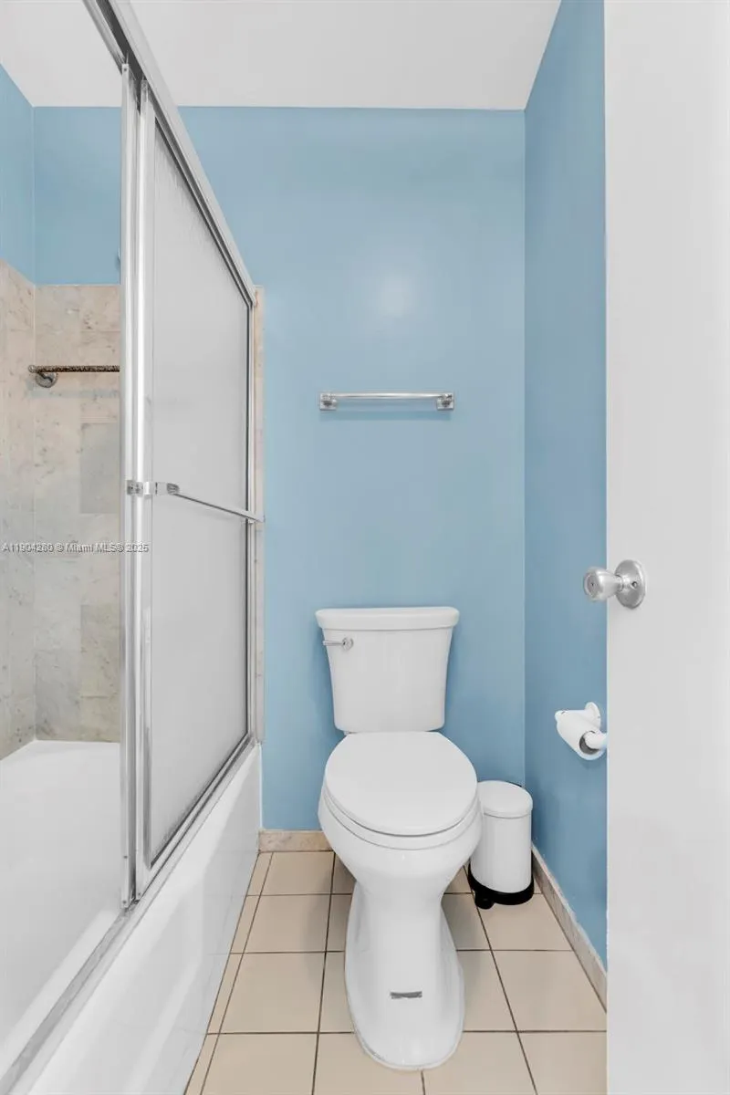 6207 Bay Club Dr, #3