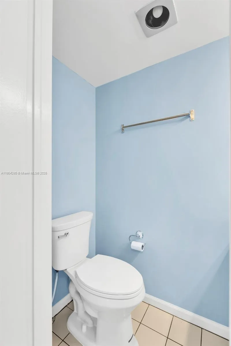 6207 Bay Club Dr, #3