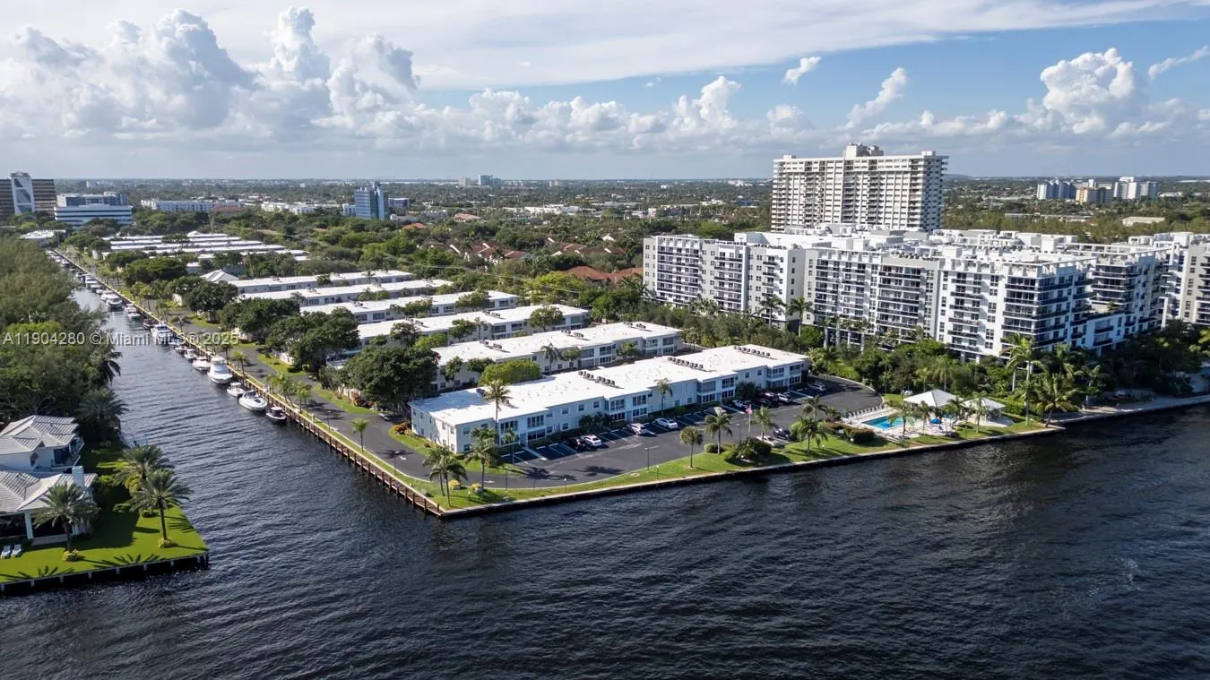 6207 Bay Club Dr, #3