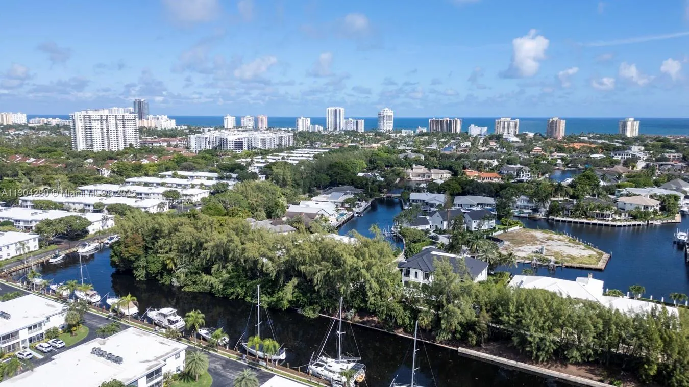 6207 Bay Club Dr, #3