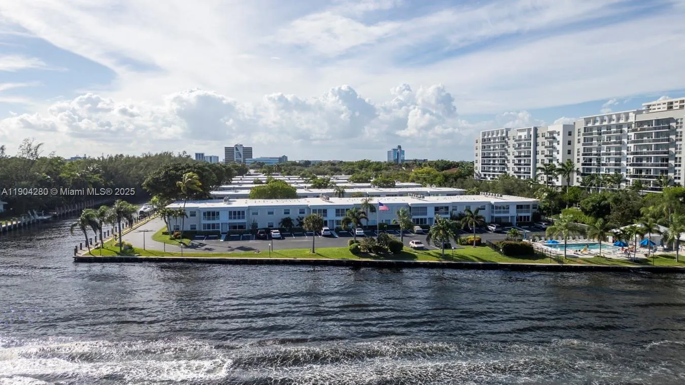 6207 Bay Club Dr, #3