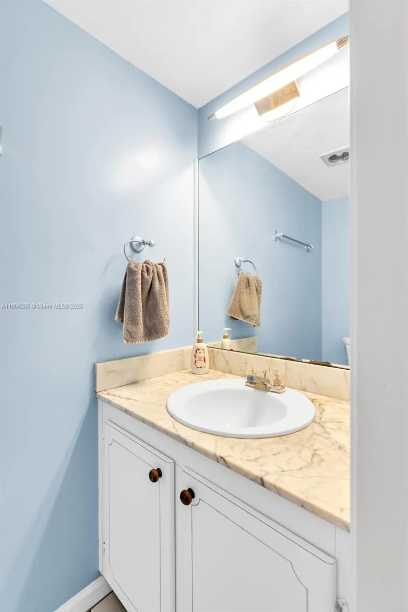 6207 Bay Club Dr, #3