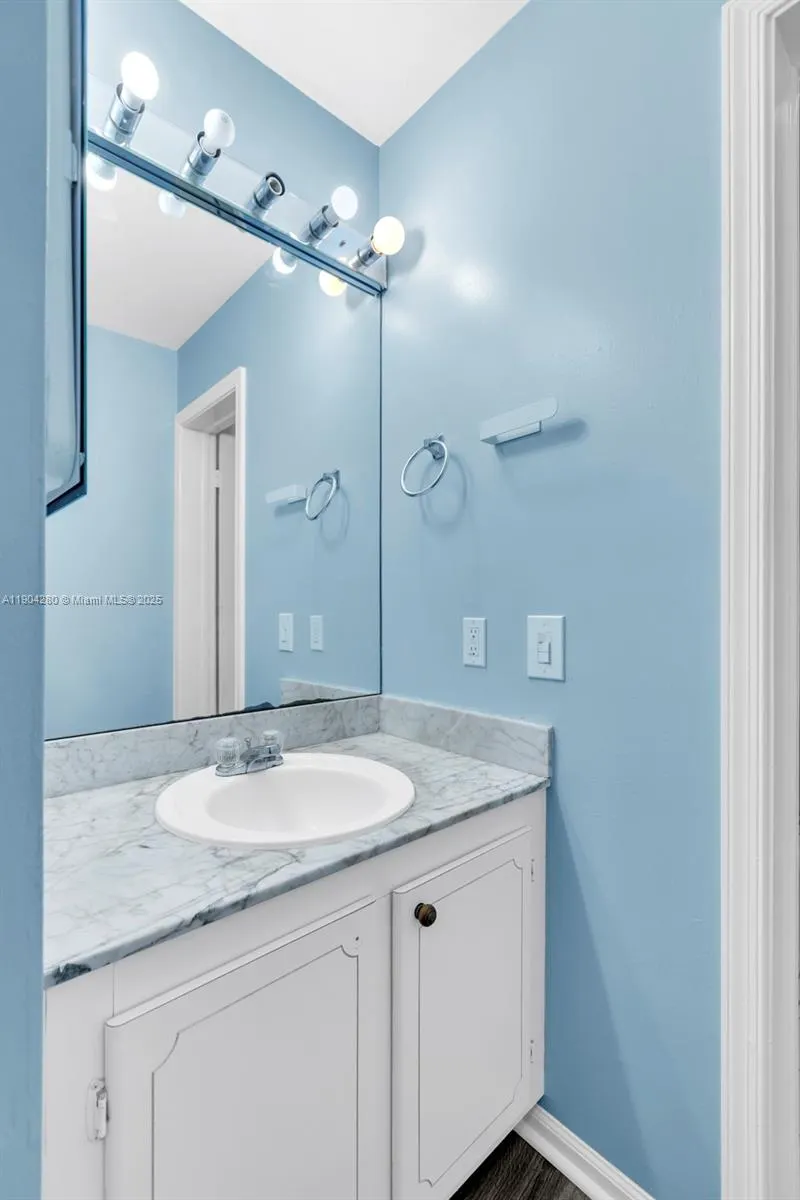 6207 Bay Club Dr, #3