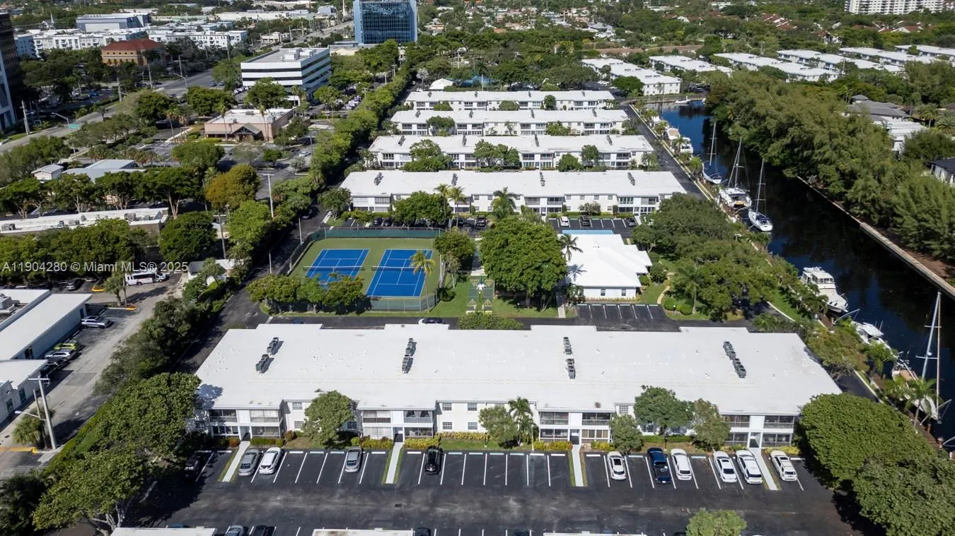 6207 Bay Club Dr, #3