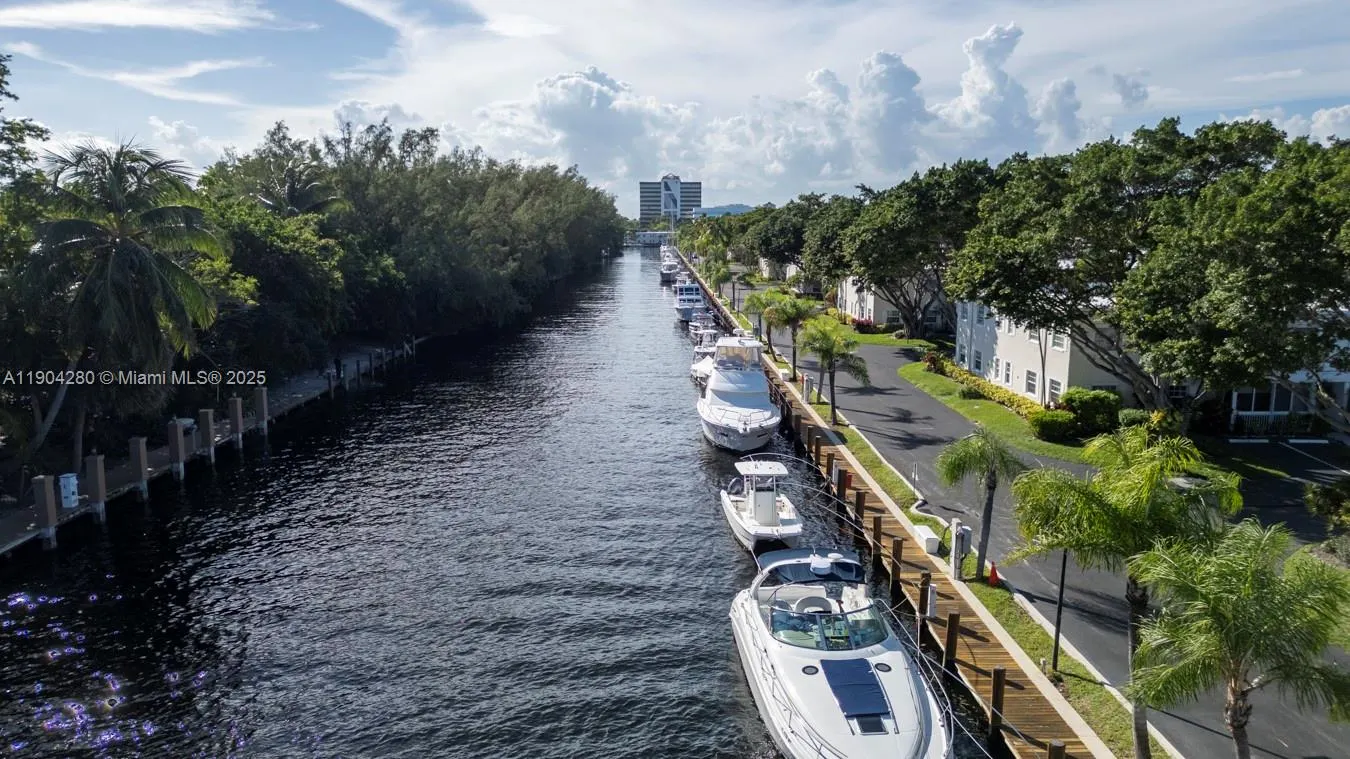 6207 Bay Club Dr, #3