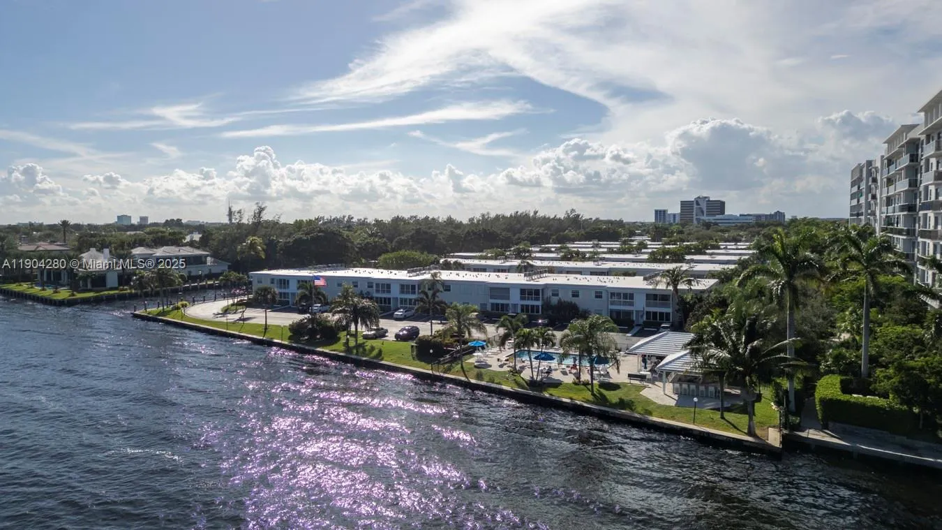 6207 Bay Club Dr, #3